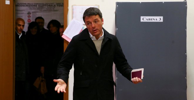 Matteo Renzi tras votar en su colegio electoral, este domingo, en Florencia. /REUTERS