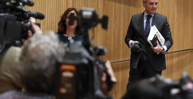 El expresidente de la Comunidad Valenciana Francisco Camps, poco antes de su comparecencia ante la Comisión de Investigación sobre la presunta financiación ilegal del PP, en el Congreso de los Diputados. EFE/Chema Moya