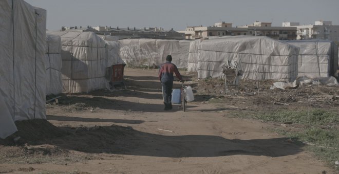 Imágenes del largometraje documental 'Grietas', de Xuban Intxausti. / AI