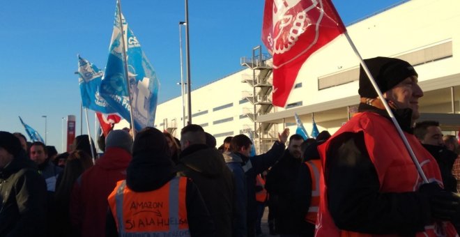 Imagen de la concentración de los trabajadores de Amazon en San Fernando de Henares./ EP