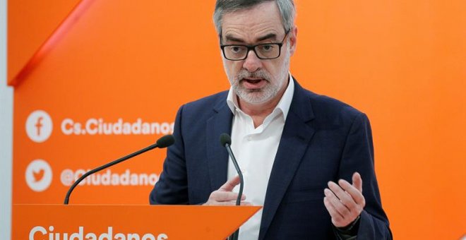 El secretario general de Ciudadanos (Cs), José Manuel Villegas, durante la rueda de prensa ofrecida hoy en la sede nacional del partido para tratar asuntos de la actualidad política. EFE/Víctor Lerena