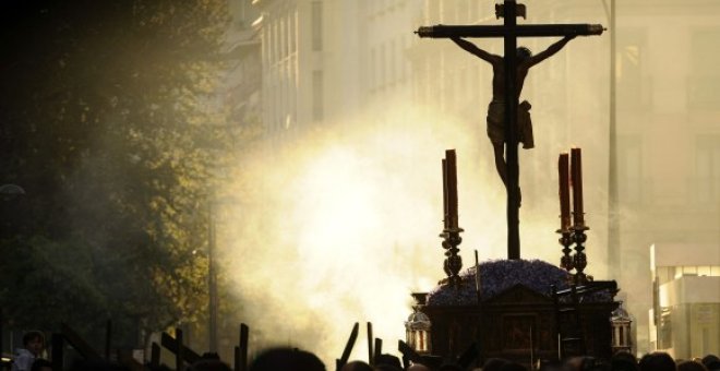 Escena de una procesión en Sevilla. Imagen: EFE