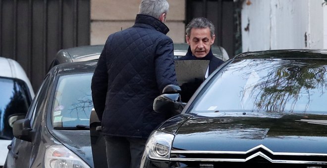 El expresidente de Francia Nicolas Sarkozy, a la salida de su casa en París.  REUTERS/Benoit Tessier