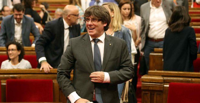 Imagen de archivo de Carles Puigdemont en el Parlament. EFE