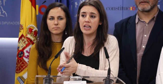 La portavoz del grupo parlamentario de Unidos Podemos, Irene Montero, durante la rueda de prensa que ha ofrecido esta mañana en el Congreso de los Diputados tras la reunión de la Junta de portavoces para exponer materia relativa a los presupuestos 2018.