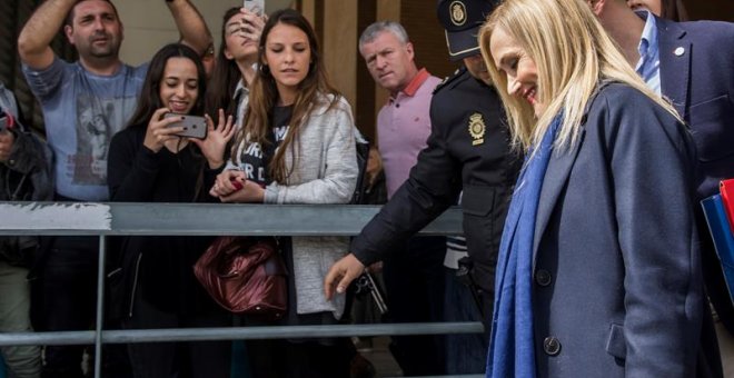 Cristina Cifuentes se dirige a la Convención Nacional del PP en Sevilla. / EFE