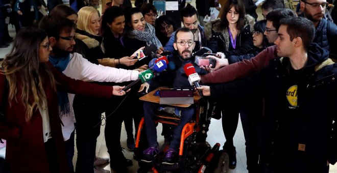 El secretario de Organización de Podemos, Pablo Echenique, atiende a los medios durante el encuentro 'En Marcha 2019'. EFE/Juan Carlos Hidalgo