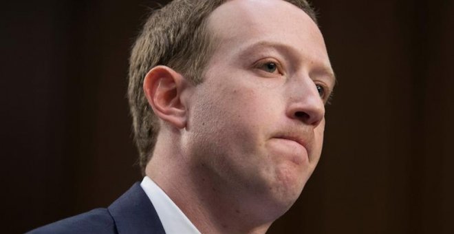 Mark Zuckerberg, testifica ante el Comité Senatorial de Comercio, Ciencia y Transporte y la audiencia conjunta del Comité Judicial del Senado. EFE/Michael Reynolds