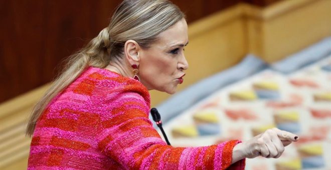 La presidenta madrileña, Cristina Cifuentes, durante su intervención en el Pleno de la Asamblea de Madrid, celebrado esta mañana. EFE