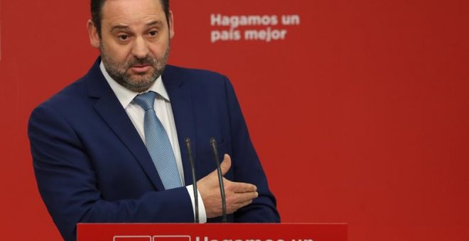 El secretario de Organización del PSOE, José Luis Ábalos, durante a rueda de prensa ofrecida hoy en la sede socialista de la calle Ferraz . EFE/ J.J.Guillen