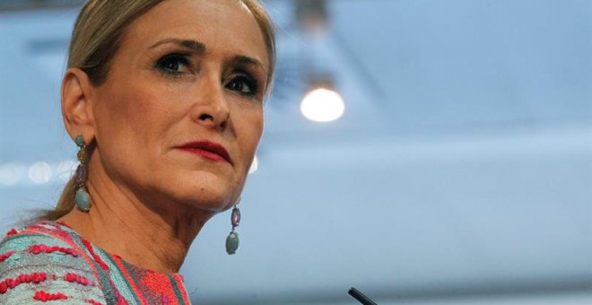 La presidenta madrileña, Cristina Cifuentes, durante la rueda de prensa ofrecida al final del pleno extraordinario de la Asamblea de Madrid/EFE