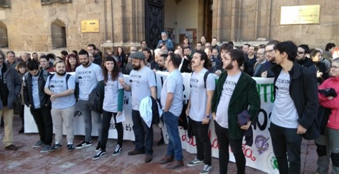 Los diez acusados por el caso de 'La Madreña' antes de entrar al TSJA. EUROPA PRESS