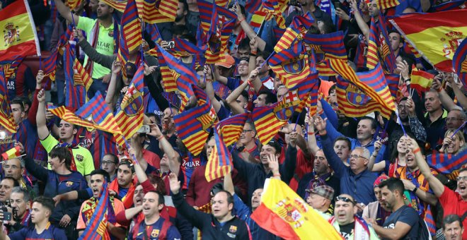 Aficionados del Barcelona en las gradas del estadio Wanda Metropolitano, en Madrid, antes de comenzar la final de la Copa del Rey que juegan esta noche el Sevilla FC y el FC Barcelona. EFE/Ballesteros