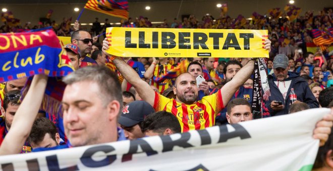 La afición del Barcelona en el estadio Wanda Metropolitano, en Madrid, durante la final de la Copa del Rey que juegan esta noche el Sevilla FC y el FC Barcelona. EFE/Rodrigo Jimenez