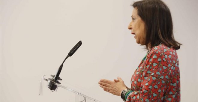 La portavoz del PSOE en el Congreso, Margarita Robles, durante la rueda de prensa que ha ofrecido esta mañana tras la Junta de Portavoces en el Congreso de los Diputados. EFE/ Fernando Alvarado