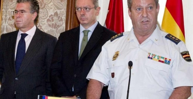 Francisco Granados, Alberto Ruiz Gallardón y Francisco Javier Redondo, en la toma de posesión de este último como Jefe Superior de Policía de Madrid, en septiembre de 2010.