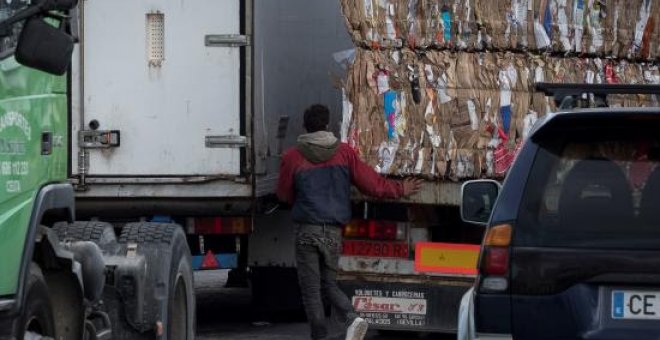 Omar, el joven marroquí fallecido en el puerto de Ceuta el pasado 6 de abril, momentos antes del atropello. .-PEDRO ARMESTRE/ Save the Children