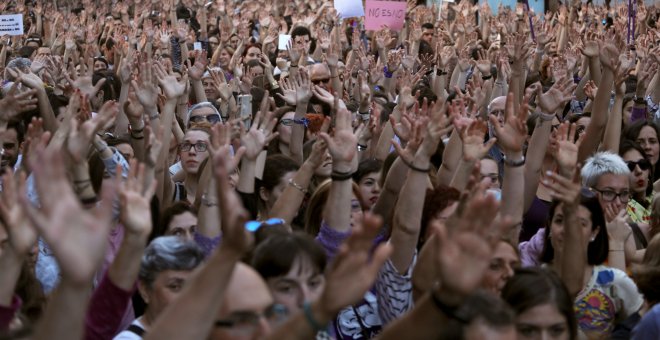 Protesta junto a la sede del Ministerio de Justicia en Madrid contra la sentencia de 'La Manada'. - REUTERS