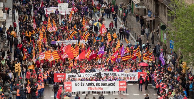 Manifestación convocada por los principales sindicatos catalanes, CCOO y UGT, en Barcelona, en favor de unas pensiones y unos salarios dignos en un Primero de Mayo más político de lo habitual en Catalunya, por la situación política en esta comunidad EFE/M