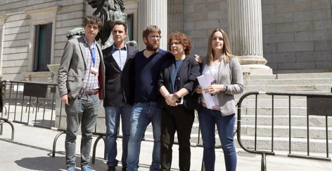 El exempleado del banco HSBC Hervè Falciani, quien ha registrado hoy en el Congreso, junto al eurodiputado de Podemos Miguel Urbán y las diputadas de Unidos Podemos Gloria Elizo y Àngela Ballester una proposición no de ley para instar al Gobierno a que no