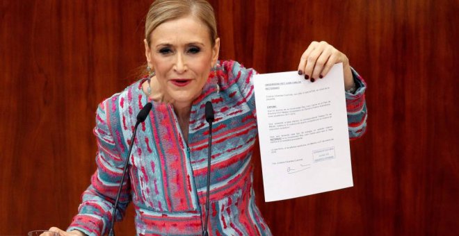 La presidenta de la Comunidad de Madrid, Cristina Cifuentes, durante su comparecencia en la Asamblea para explicar el caso del máster. EFE