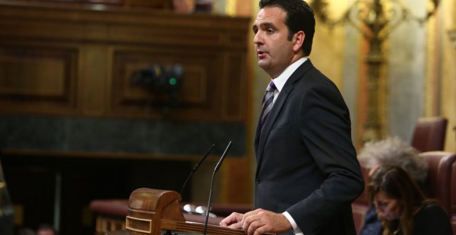 El diputado de UPN Iñigo Alli, en la tribuna del Congreso de los Diputados. EFE