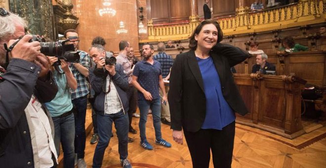 Ada Colau en el Ayuntamiento de Barcelona. (EFE)