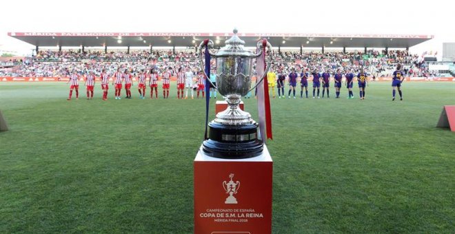 rofeo de la Copa de la Reina atnes de la final que disputan Atlético de Madrid y FC Barcelona hoy en el estadio Romano de Mérida. EFE/ Jero Morales