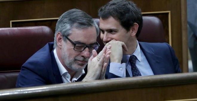 El presidente de Ciudadanos, Albert Rivera, y el secretario general de la formación, José Manuel Villegas, durante el pasado debate de la moción de censura. EFE/Zipi