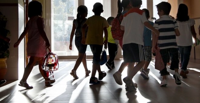 Foto archivo de un grupo de niños en el colegio - EFE/JuanJo Martín