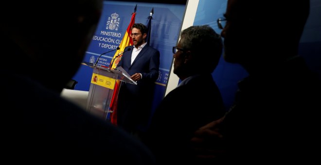 Maxim Huerta, durante su comparecencia en el Ministerio de Cultura para anunciar su renuncia por el escándalo fiscal. REUTERS/Juan Medina