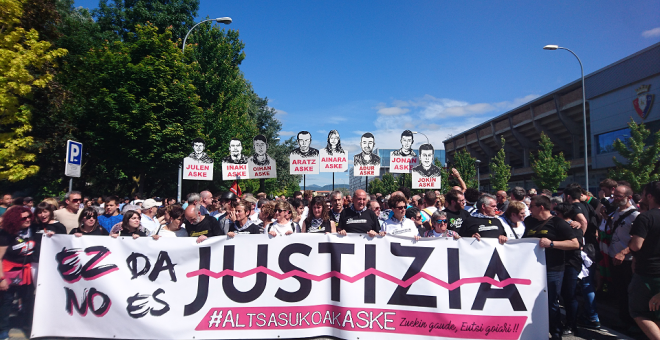 Manifestación en Pamplona en solidaridad con los jóvenes de Altsasu / Danilo Albin