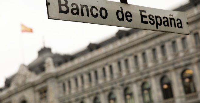 El letrero de la entrada de la estación de metro de Banco de España, frente a la sede de la entidad, en el centro de Madrid. REUTERS/Juan Medina