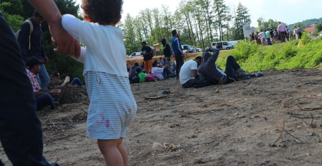 Refugiados en la frontera entre Bosnia y Croacia. - SRAL AL SELAWE