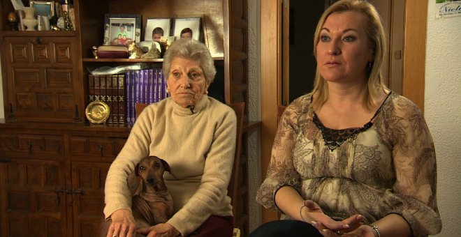 Inés Madrigal, junto a su madre Inés Pérez.