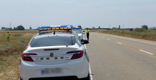 Inmediaciones del lugar en el que dos ciclistas han fallecido al ser arrollados por un conductor que se ha dado a la fuga./EFE