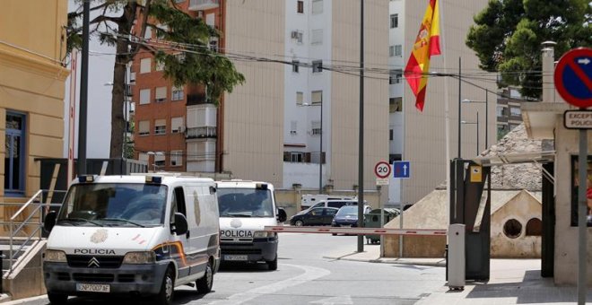 28/06/2018.- Dos furgones de la Policía Nacional trasladan, poco antes de las cuatro de la tarde, al presidente de la Diputación de Valencia, Jorge Rodríguez, y los otros cinco detenidos ayer por el caso Alquería a la Ciudad de la Justicia para pasar a di