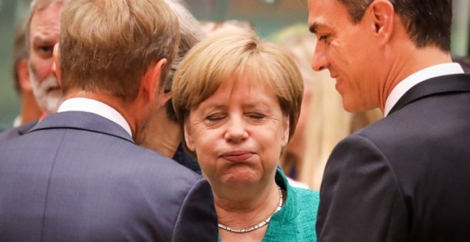 Angela Merkel, junto a Pedro Sánchez y Donald Tusk. - AFP