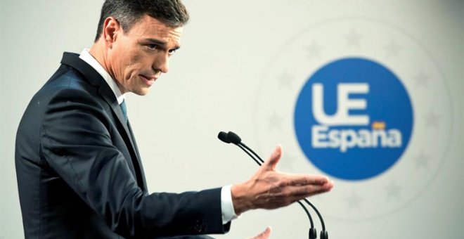 El presidente del Gobierno, Pedro Sánchez, durante la rueda de prensa desde Bruselas al término de su primera participación en un Consejo Europeo.- EFE/ Horst Wagner