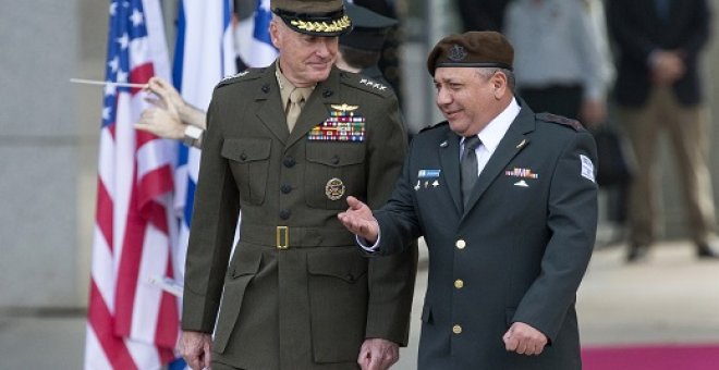 El jefe del ejército israelí Gadi Eizenkot, a la derecha, y su homólogo estadounidense Joseph Dunford en una imagen de archivo. / AFP - JACK GUEZ