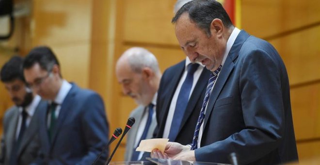 La mesa del Senado durante el recuento de los votos en el Senado. EFE/Fernando Villar