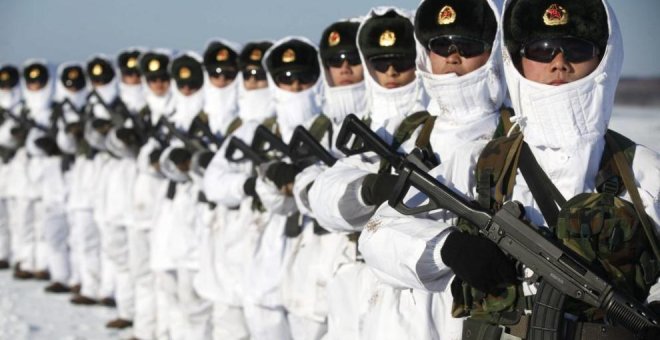 Soldados chinos realizan maniobras en Heihe, en el noreste de China - EFE