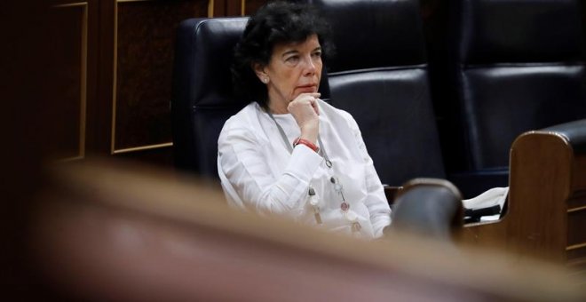 La portavoz del Gobierno y ministra de Educación y Formación Profesional, Isabel Celaá, durante un pleno del Congreso de los Diputados.- EFE/Juan Carlos Hidalgo