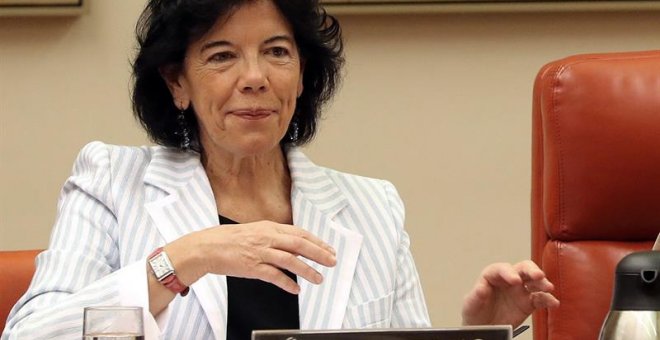 11/07/2018.- La ministra de Educación y Formación Profesional, Isabel Celaá, durante su comparecencia ante la Comisión de Educación del Congreso para explicar las líneas de actuación de su departamento. EFE/Ballesteros