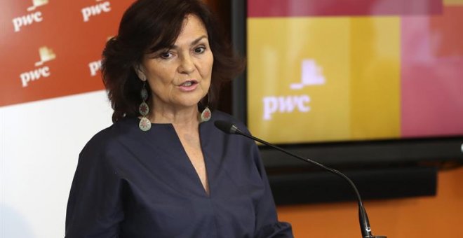 La vicepresidenta del Gobierno, Carmen Calvo, interviene en el acto de clausura de la segunda edición del programa Women to Watch de PwC. EFE/Ballesteros