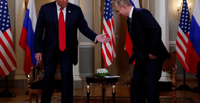 Trump y Putin, durante su encuentro en Helsinki este lunes. REUTERS/Kevin Lamarque