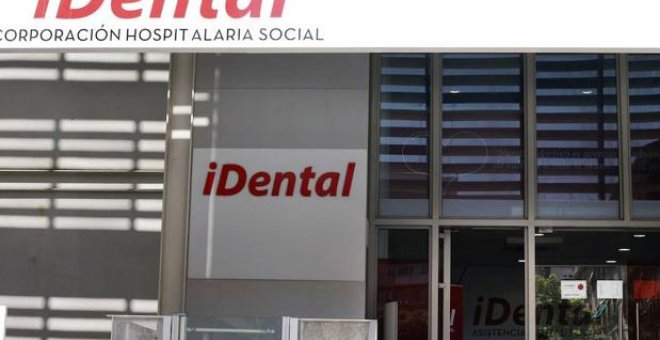 Entrada a una clínica de iDental. EFE