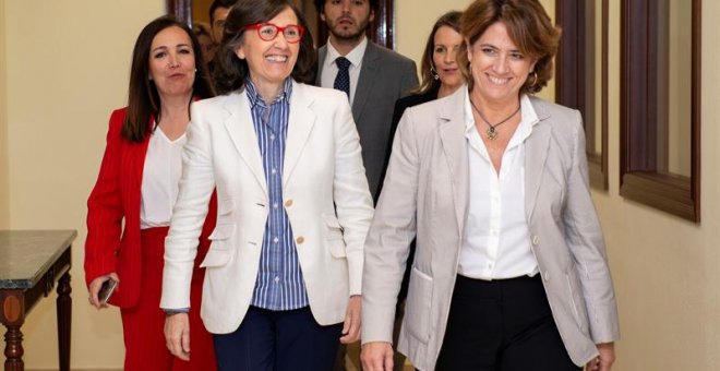 La ministra de Justicia, Dolores Delgado, hace unos días en Jaén con Rosa Aguilar. EFE/José Manuel Pedrosa