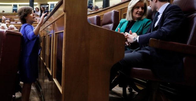 Pablo Casado, Soraya Saénz de Santamaría y Fátima Bañez, en el Congreso este viernes. EFE/Juan Carlos Hidalgo