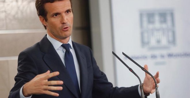 Pablo Casado dando una rueda de prensa en La Moncloa después de la primera reunión con Pedro Sánchez  desde que es presidente del PP | Foto: EFE